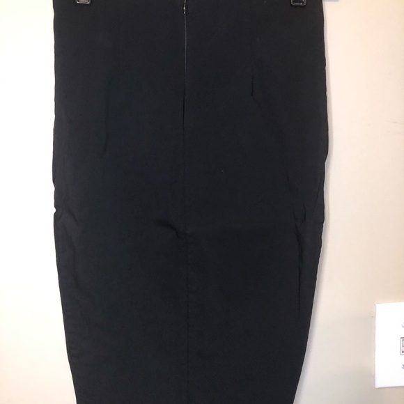 The perfect pencil skirt - Picture 2 of 3